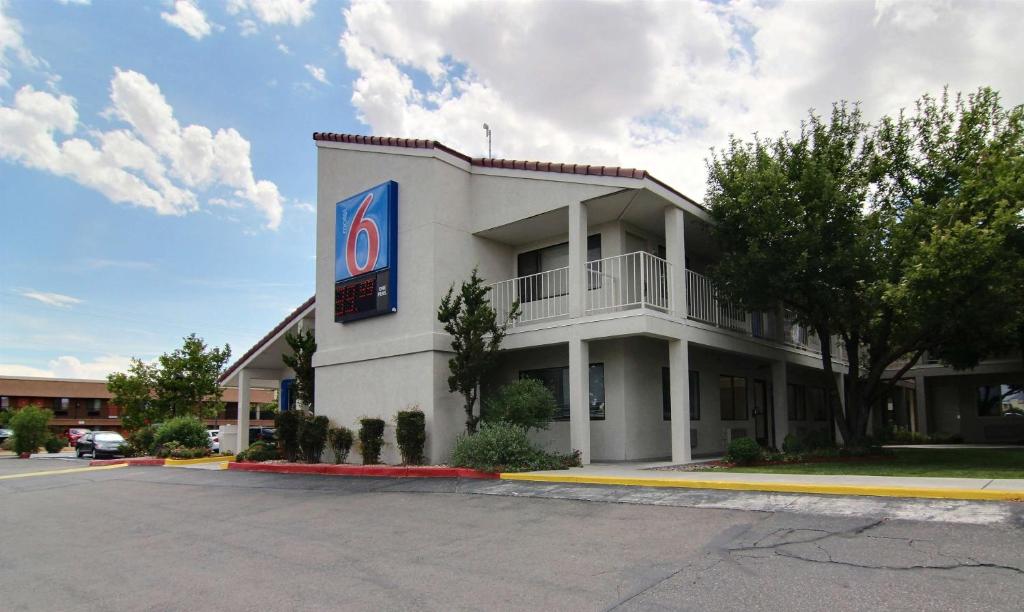 Motel 6-Albuquerque NM - Coors Road Main image 1